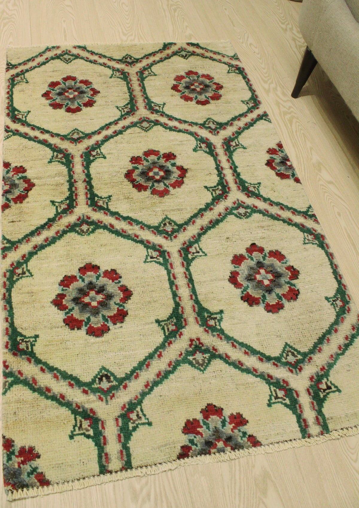 Ivory/Green x 3'0" Rug, 5'1" Magdalen Aria