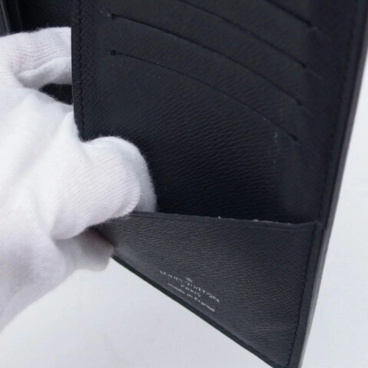 Vuitton (Good) Taiga Long Black Billfold Wallet Louis Pre-Owned Bifold