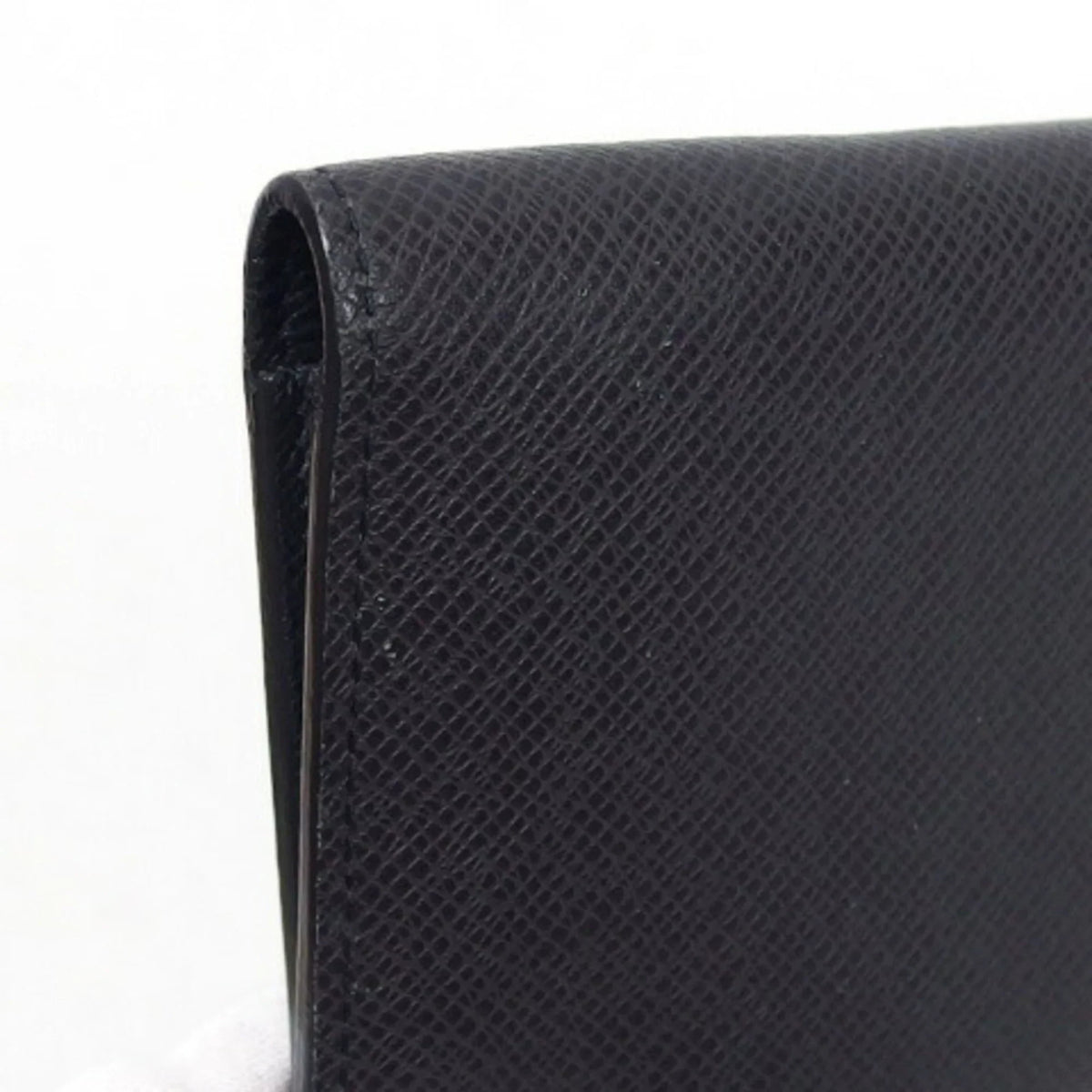 Vuitton (Good) Taiga Long Black Billfold Wallet Louis Pre-Owned Bifold