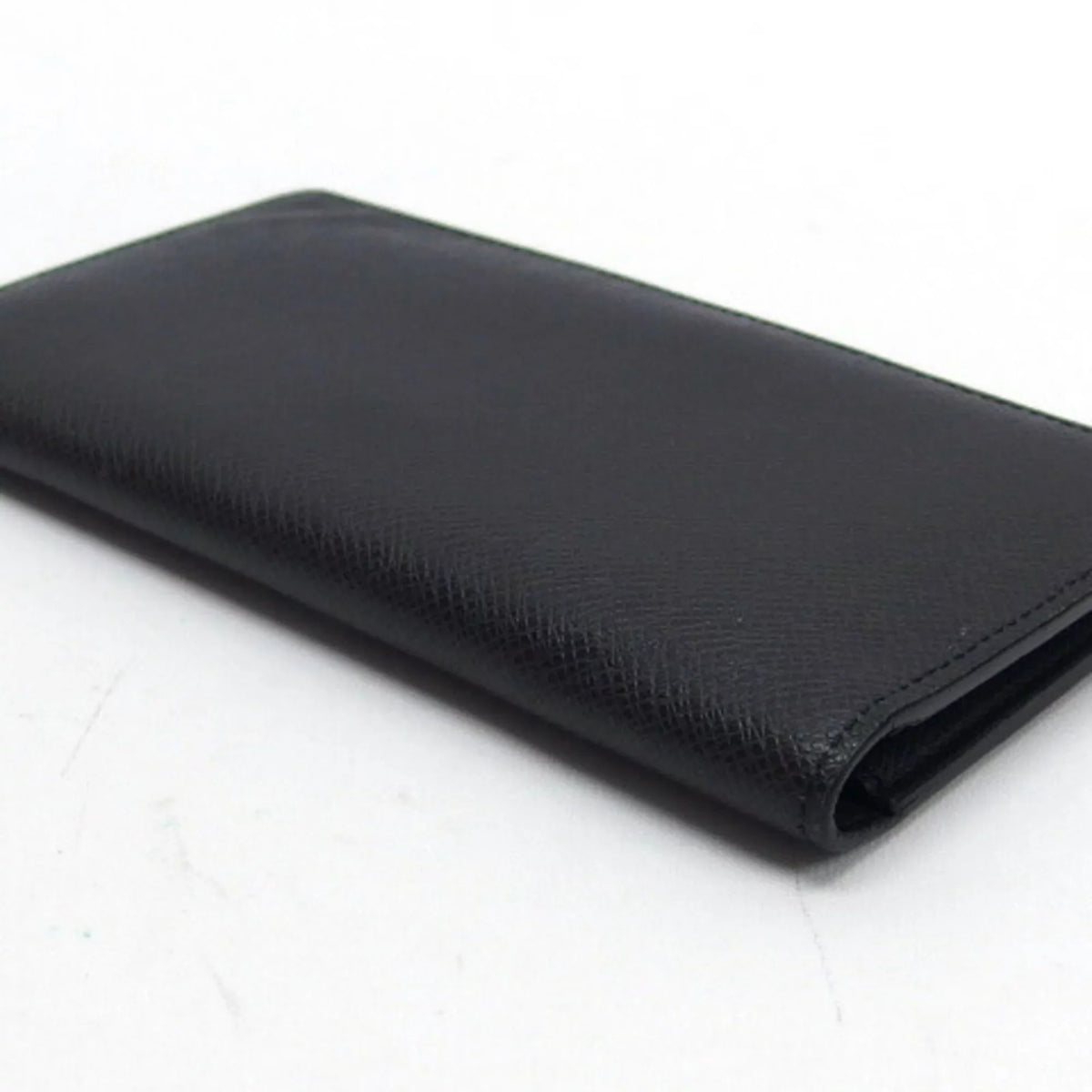 Vuitton (Good) Taiga Long Black Billfold Wallet Louis Pre-Owned Bifold