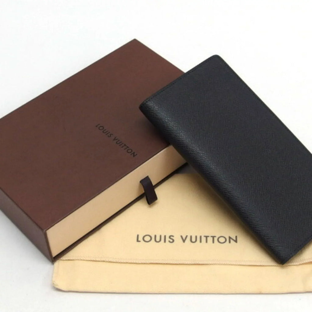 Vuitton (Good) Taiga Long Black Billfold Wallet Louis Pre-Owned Bifold