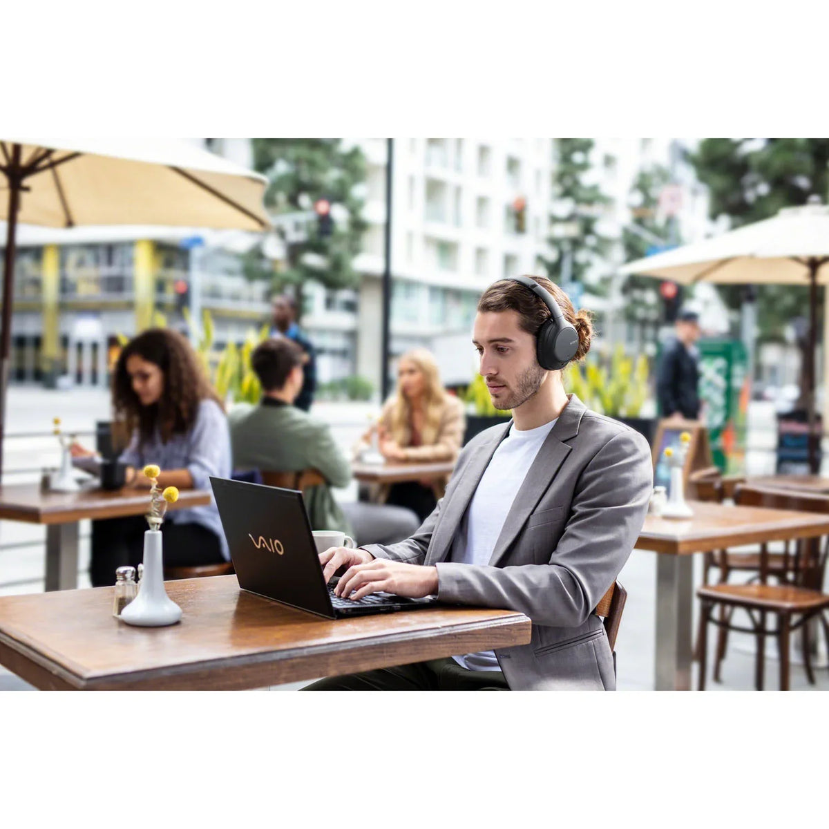 Case Noise-Canceling Wireless (Black) Bundle with Deco Sony Gear Headphones WH-CH710N