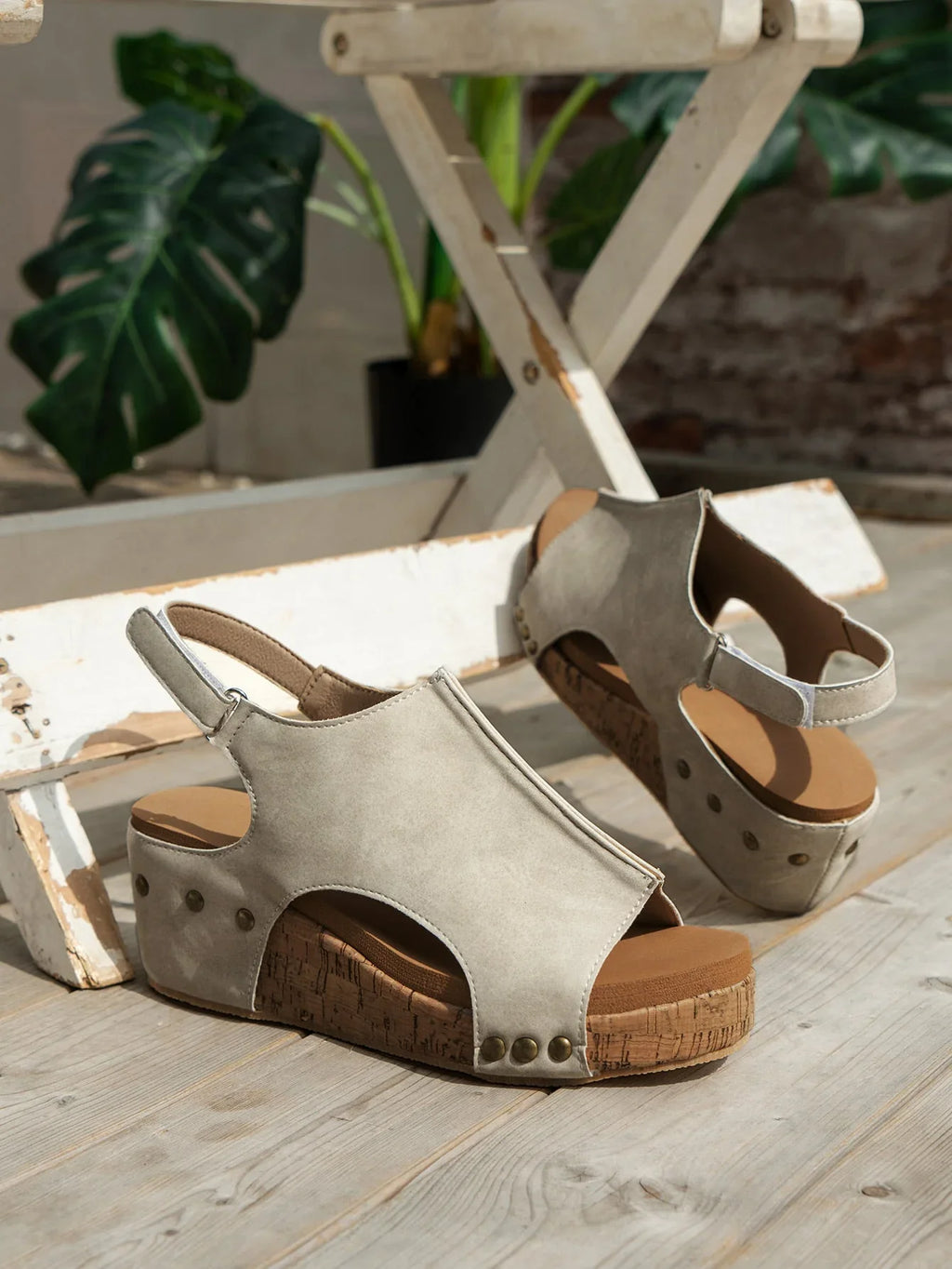 Vintage Leather Sandals Stitching Wedge Gray Studded