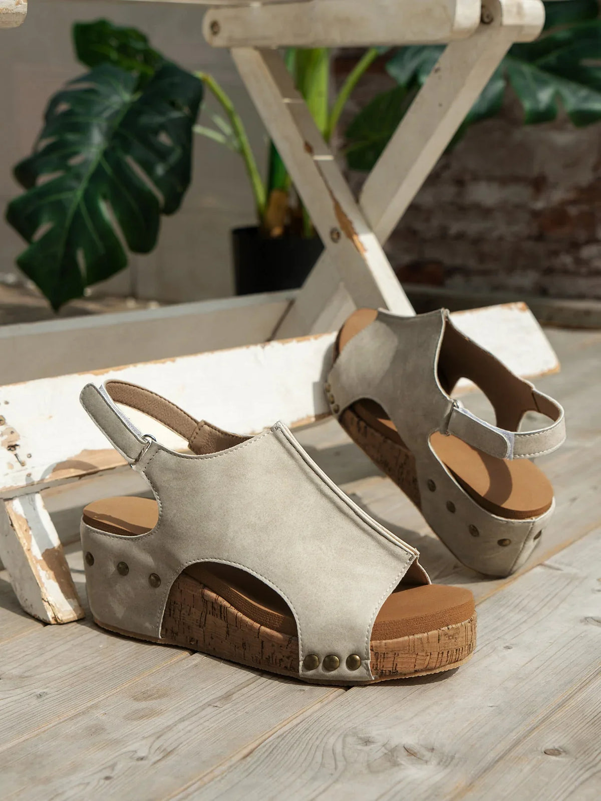 Vintage Leather Sandals Stitching Wedge Gray Studded