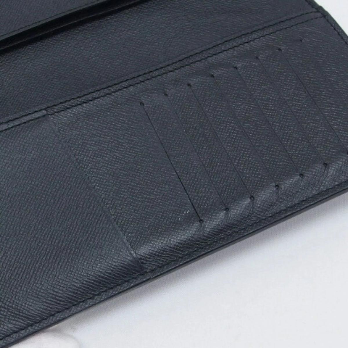 Vuitton (Good) Taiga Long Black Billfold Wallet Louis Pre-Owned Bifold